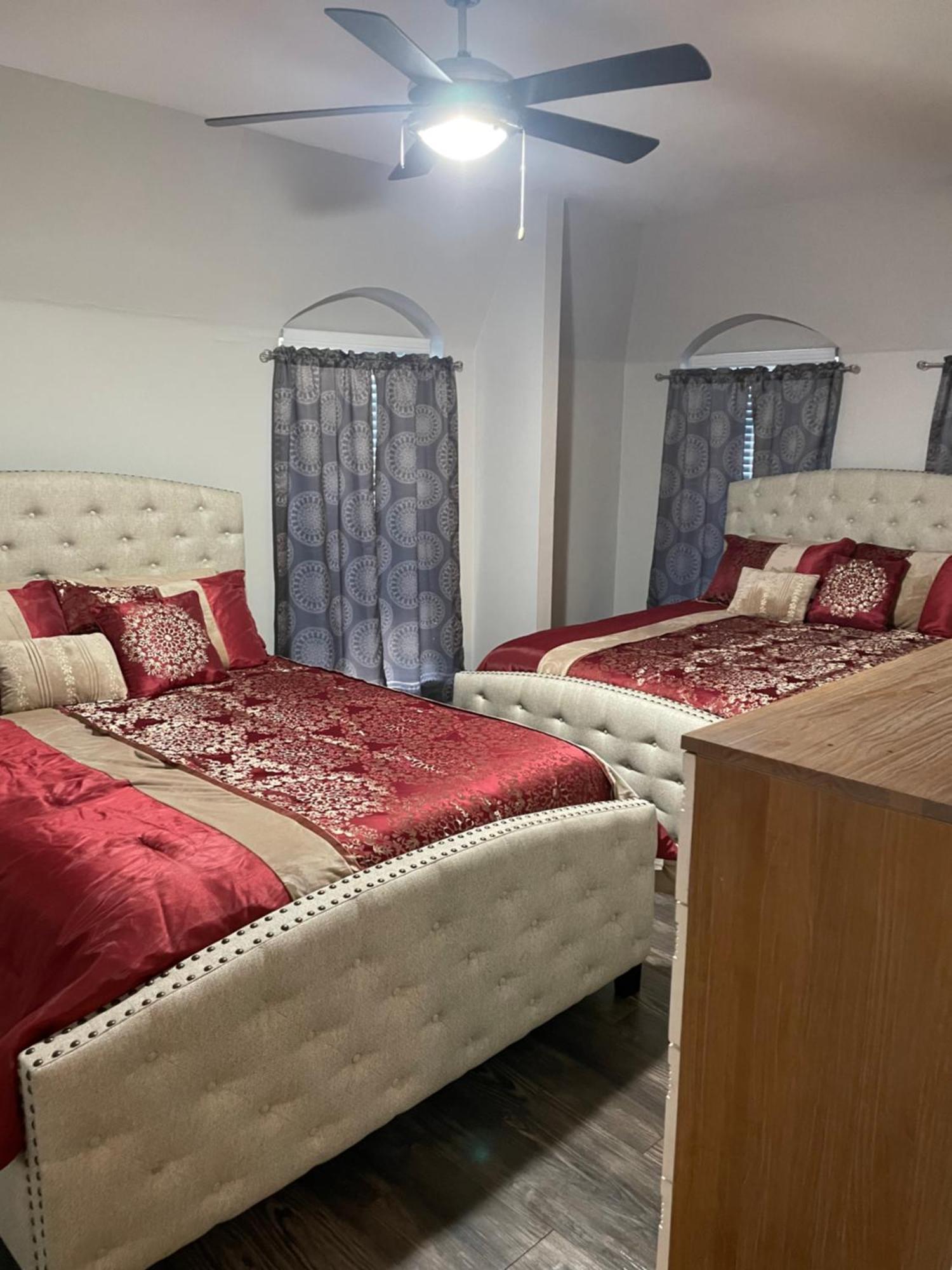 Huge One Bedroom With 2 Queen Size Beds ฮูสตัน ภายนอก รูปภาพ