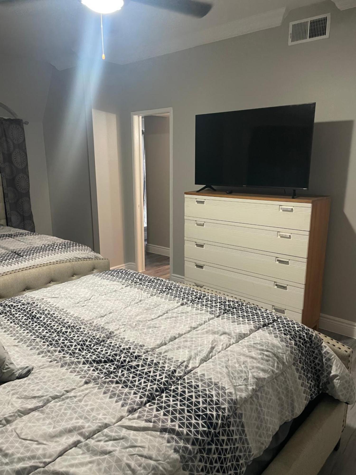 Huge One Bedroom With 2 Queen Size Beds ฮูสตัน ภายนอก รูปภาพ