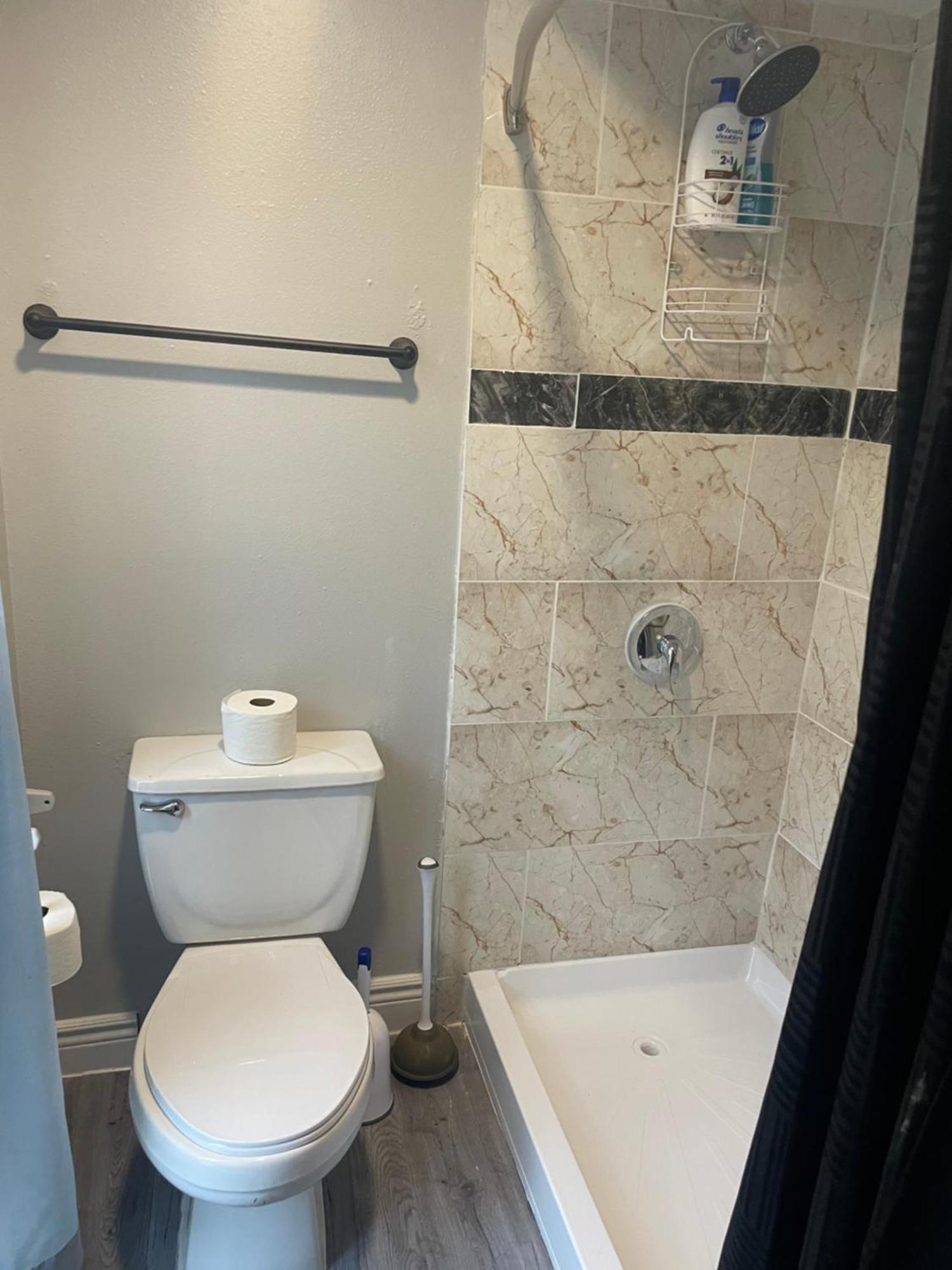 Huge One Bedroom With 2 Queen Size Beds ฮูสตัน ภายนอก รูปภาพ