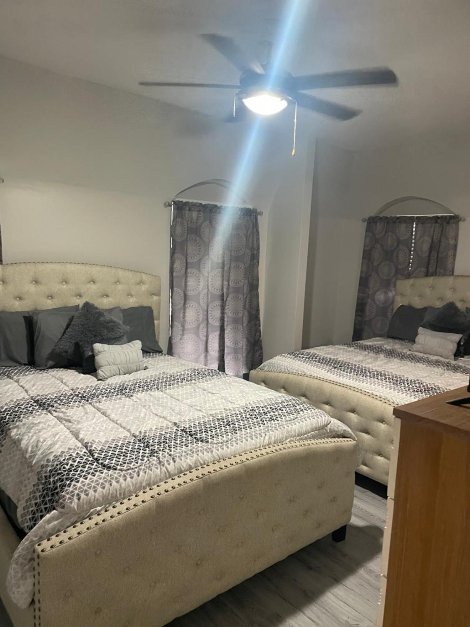 Huge One Bedroom With 2 Queen Size Beds ฮูสตัน ภายนอก รูปภาพ